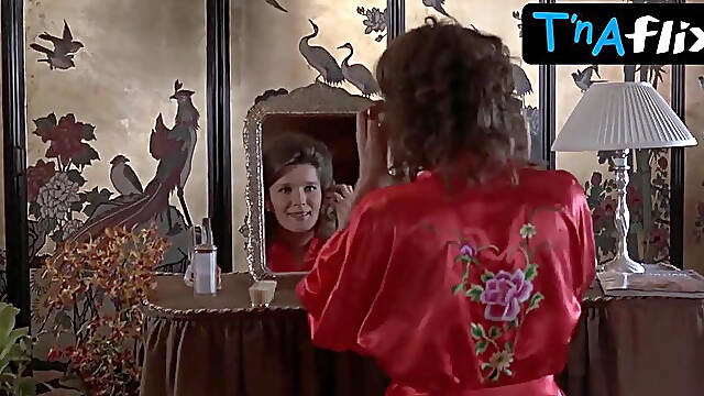 Kate Mulgrew Sexy Scene in Throw Momma From The Train