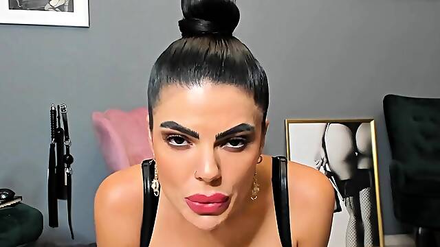 Domdeluxury - Dickless And Addicted To Sniff