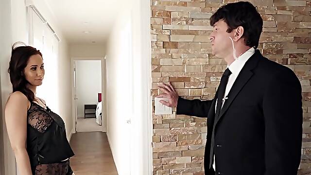 Horny wife fucks her bodyguard in the bathroom