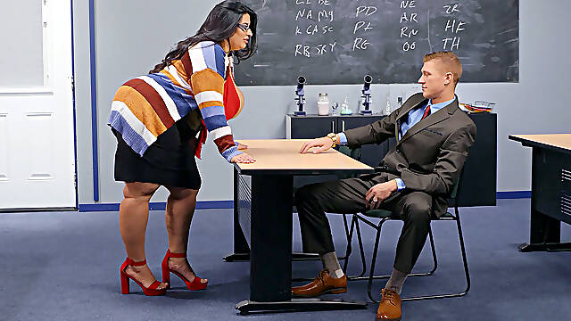 Teacher Sofia Rose is sucking the cock in the classroom