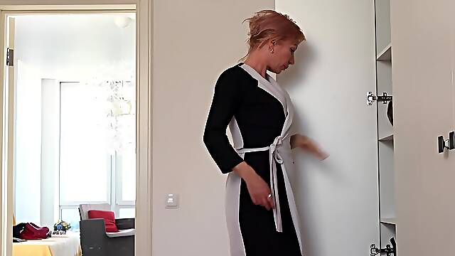 Extreme horny redhead mature in sexy nylon stockings alone at home fingering and toying her...