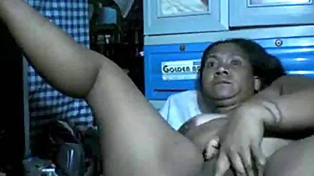 Filipina Tia Masturbates on Cam