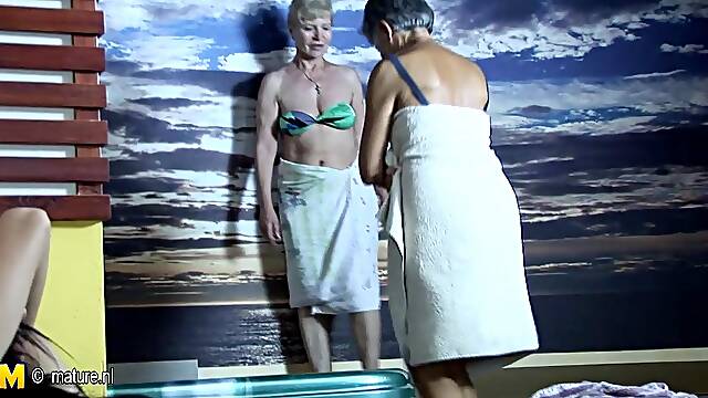 Ever Take A Peek In An All Female Mature Sauna - MatureNL