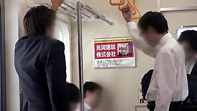 Ogura Momo fucked awesomely in the bus