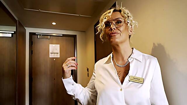 Fucking in a hotel room with sexy MILF Filthy Frankie in nylon