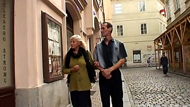 Amateur granny and a cute teen please an older guy