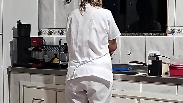 The Maid Got Banged in the Booty in the Kitchen During the time that Washing the Dishes