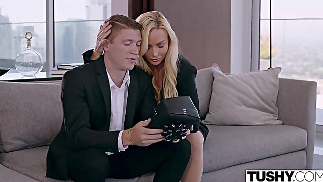 Rich floozy orders elsa jean to get 69ed & analized