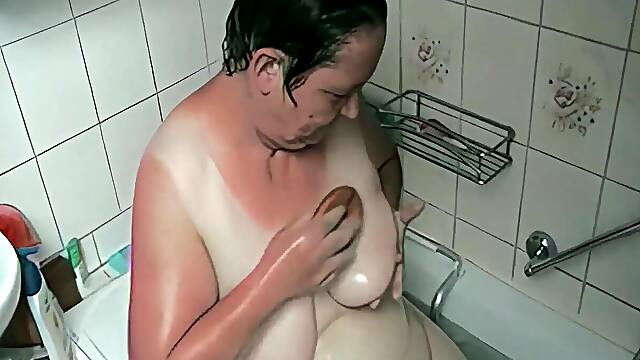 Granny and older man play kinky sex games in the bathtub retro