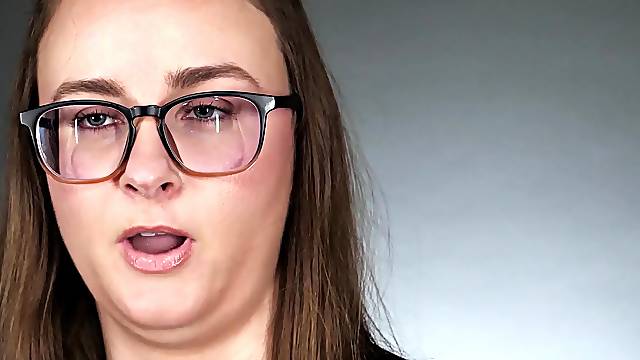 Amateur girlfriend Jay Taylor spreads her legs to play with sex toys